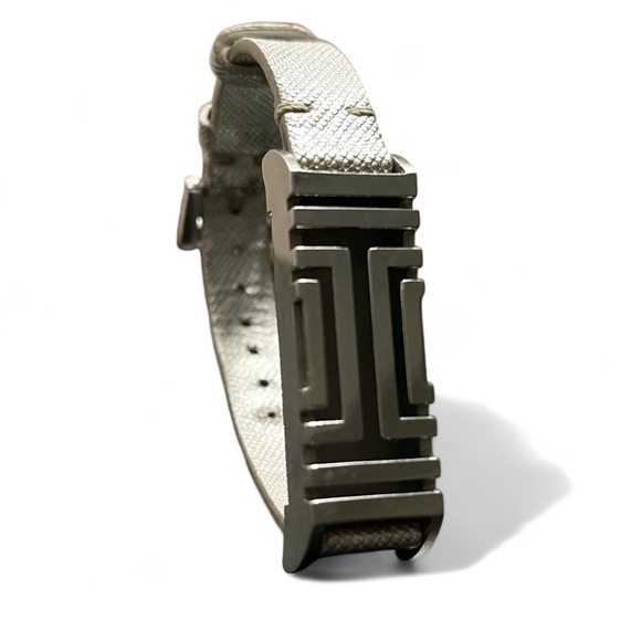 🎉 HP! ❤️ Tory Burch x Fitbit Silver Leather Bracelet - Picture 3 of 11